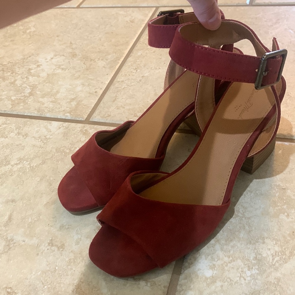 Universal Threads Chunky Sandal Heel